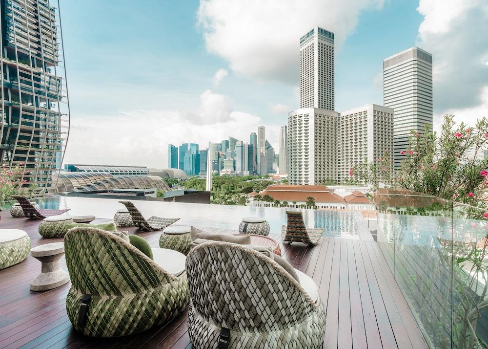 Naumi Singapura